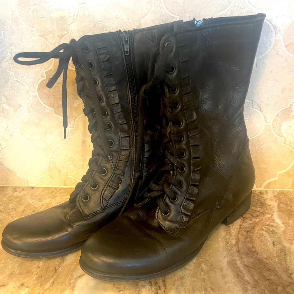 Womens leather Betsy Johnson Boots size 9